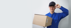 配送中の配達員 | delivering