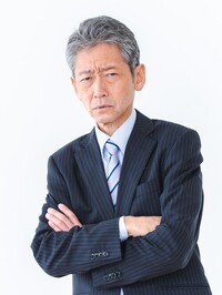 経営者が怪訝そうな様子 | アルコールチェック義務化とは？運送業の対応について