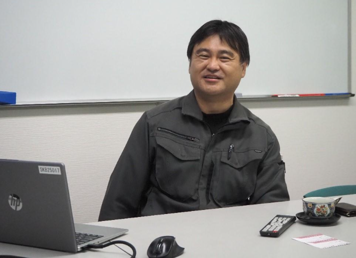 shinwaseisakusyo | 走行ルートの分析で残業が1時間減り、社員の意識も変わった:サービス・環境計量証明業 株式会社Fast substance logistics様の写真 | 走行ルートの分析で残業が1時間減り、社員の意識も変わった:サービス・環境計量証明業